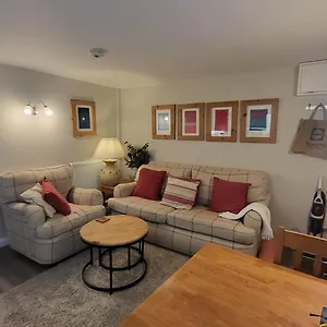  Apartment The Den, 2 Mins Chelt High Street, John Lewis Etc